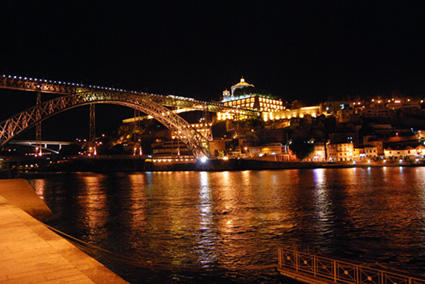 Dom Luís bridge by night